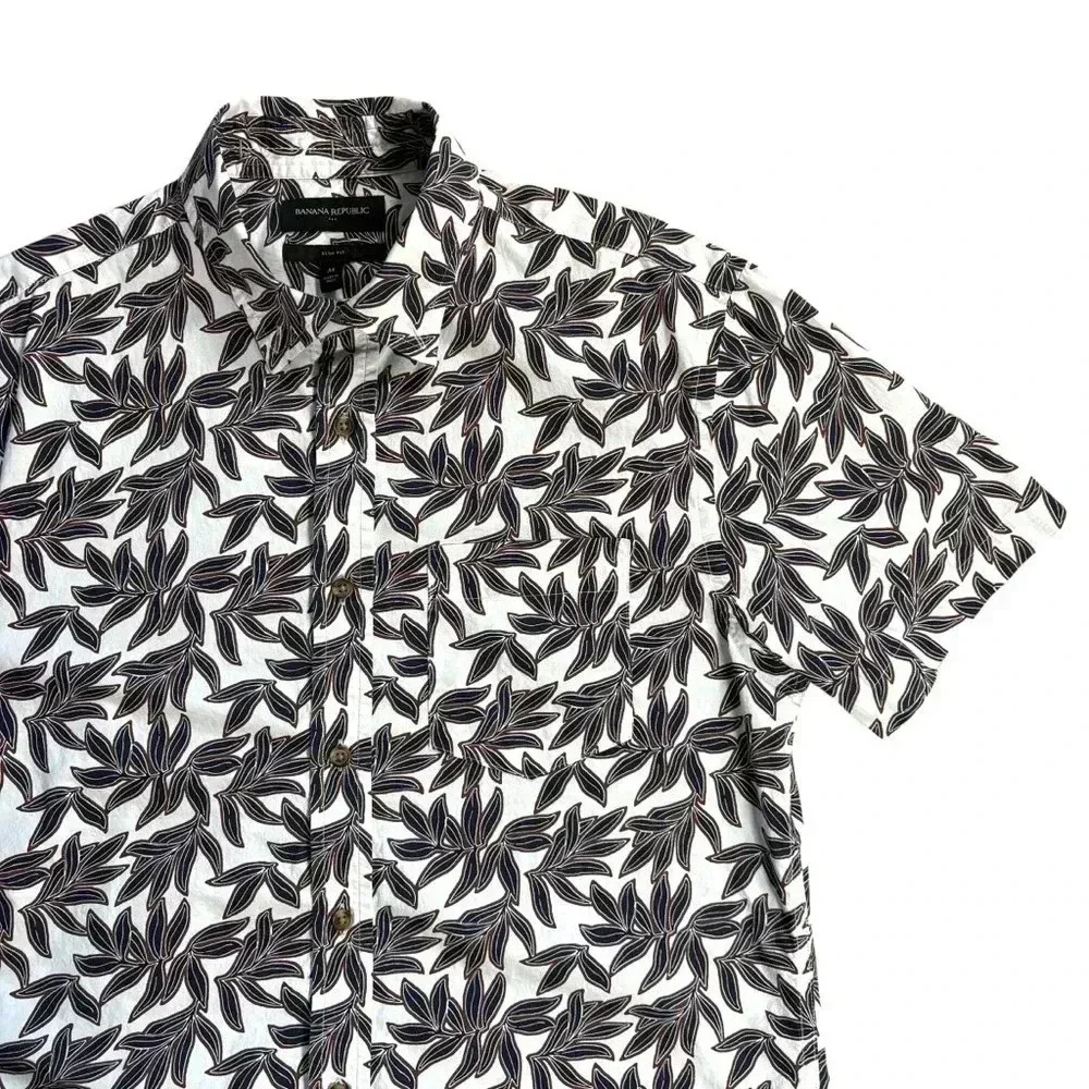 Banana Republic Men’s Button Down Leaf Pattern Slim Fit Shirt (Size M)